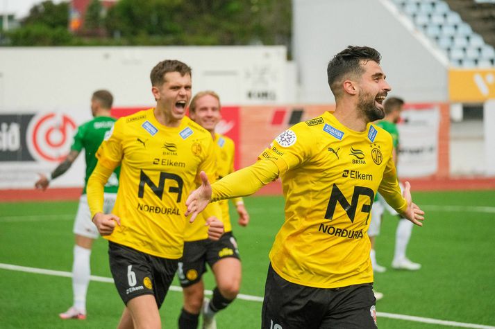 Marko Vardic fagnar marki sínu fyrir ÍA gegn Breiðabliki.