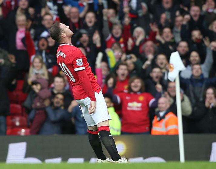 Rooney búinn að rota sig og á leið til jarðar.