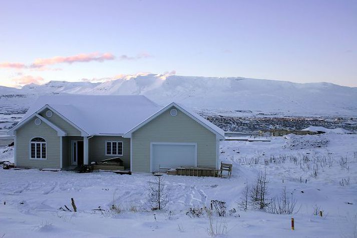 Svalbarðsstrandarhreppur nýbyggingNýbygging í Vaðlaheiði Ásókn í byggingarlóðir undir frístunda- og einbýlishús, með yfirsýn yfir Akureyri, hefur vaxið mjög að undanförnu í Svalbarðsstrandarhreppi.