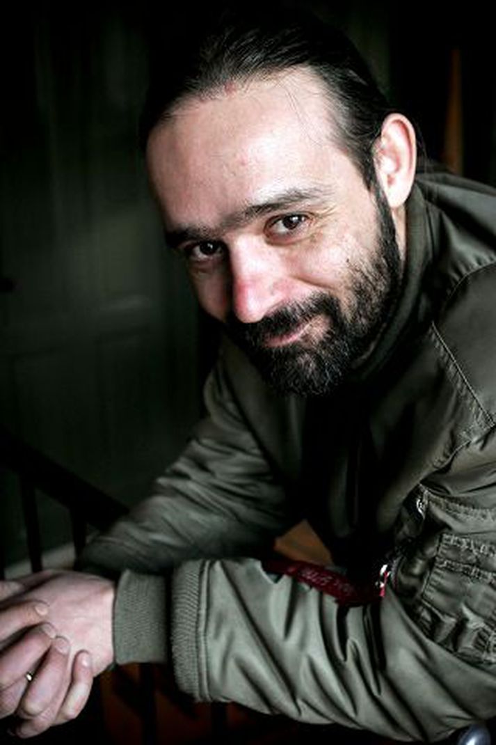 Baltasar Kormákur er farinn til Flateyjar ásamt um sjötíu manna hópi, til að taka upp kvikmynd sína eftir leikriti Anton Tsjekov.