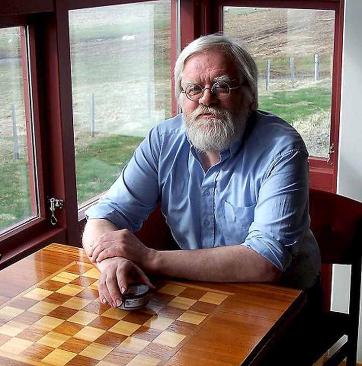 Agnar Gunnarsson oddviti segir enga minnimáttarkennd í Akrahreppsbúum þrátt fyrir mannfæðina. Nú er verið að leggja heitt vatn í nær hvert hús og senn kemur ljósleiðarinn í þessa sveit skáldsins frá Bólu.