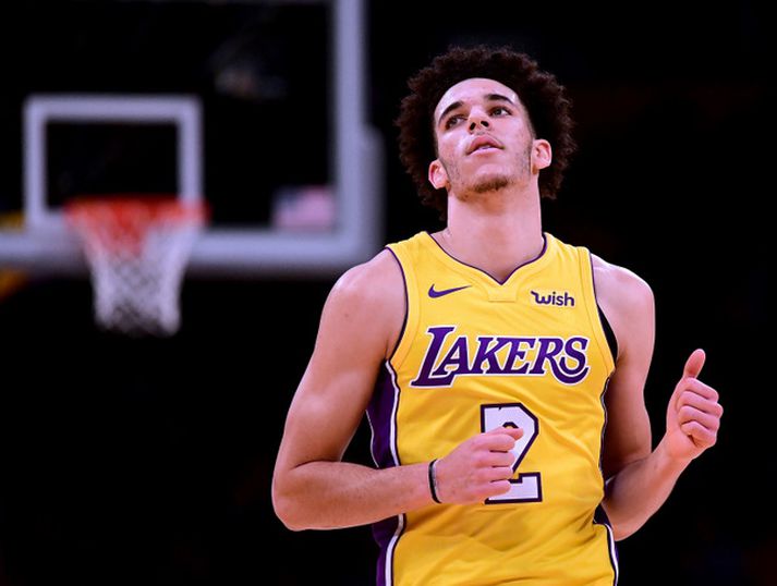 Lonzo Ball fann sig ekki í sínum fyrsta leik fyrir Lakers.