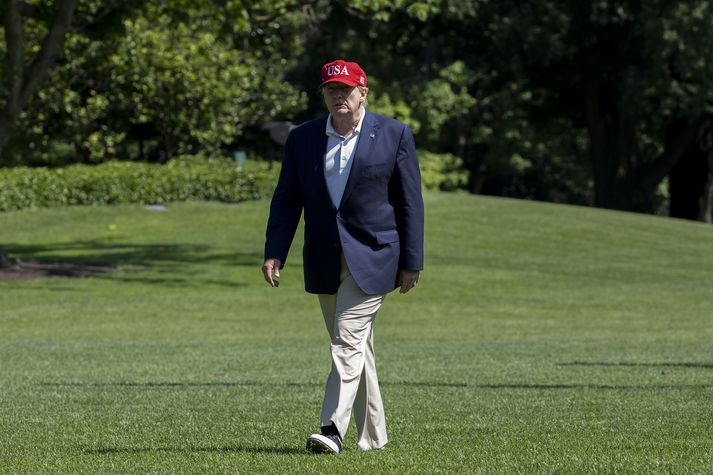 Trump sneri aftur í Hvíta húsið eftir að hafa eytt helginni í Camp David.