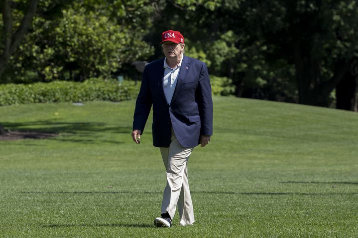Trump sneri aftur í Hvíta húsið eftir að hafa eytt helginni í Camp David.