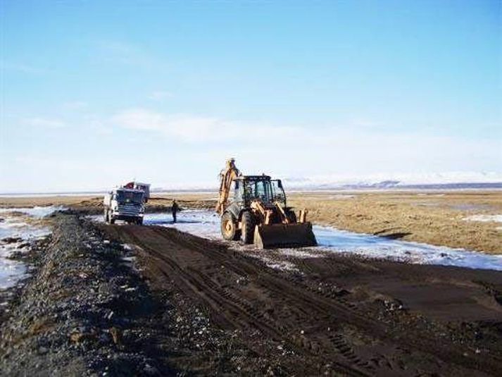 Í Fuglafriðlandinu
Unnið að gerð bílastæðis í mars í fyrra.