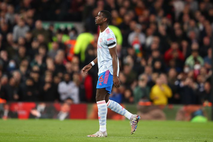 Paul Pogba gengur af velli gegn Liverpool, líklega hans síðasta leik í búningi Manchester United.