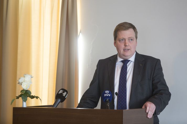 Sigmundur spyr umboðsmann á móti hvort hann hafi sett sér siðareglur.
