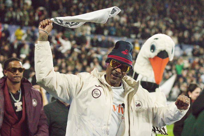 Snoop Dogg, meðeigandi Swansea City, fékk frábærar móttökur frá stuðningsmönnum liðsins.