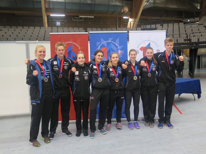 Á meðfylgjandi mynd má sjá verðlaunahafa, frá vinstri Kristín Magnúsdóttir, Máni Karl Guðmundsson, Embla Kjartansdóttir, María Helga Guðmundsdóttir, Edda Kristín Óttarsdóttir, Svana Katla Þorsteinsdóttir, Arna Katrín Kristinsdóttir og Ágúst Heiðar Sveinbjörnsson.