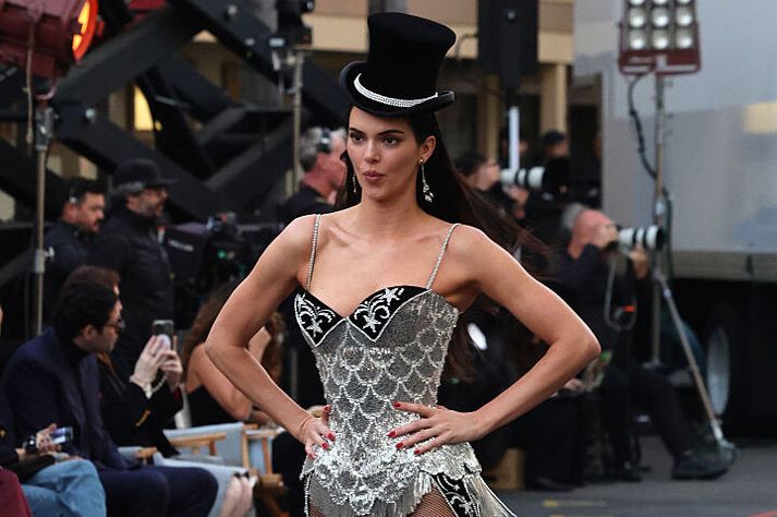 Kendall Jenner glæsileg á sýningu tískurisans Vogue þar sem fókusinn var settur á Hollywood. 