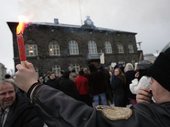 Frá mótmælunum fyrir fram Alþingishúsið í janúar.