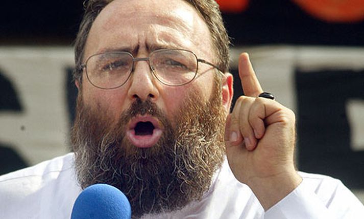 Hinn öfgasinnaði múslimaklerkur Omar Bakri Muhammad stofnaði al-Muhajiroun samtökin sem nú á að banna.