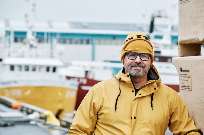 Í bókinni Hreistur fjallar Bubbi meðal annars um lífið og tilveruna í verbúðum .