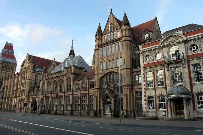 Frá Háskólanum í Manchester. Þar eiga þrjár af árásunum að hafa átt sér stað.