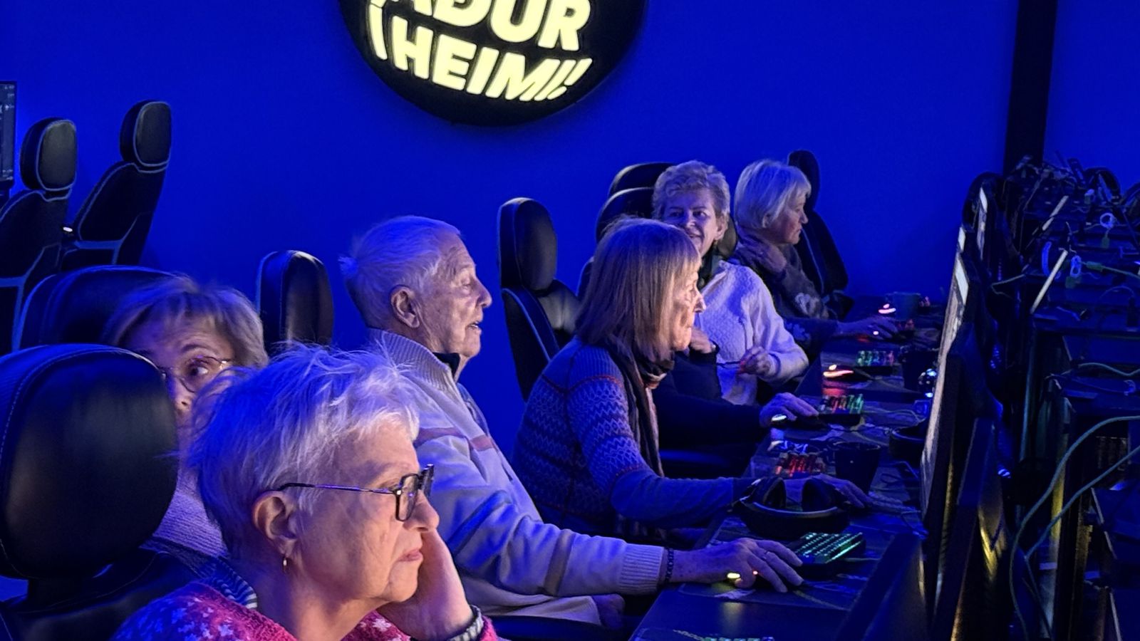 Spenna á rafíþróttaæfingu fyrir eldri borgara