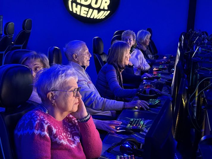 Rafíþróttaæfingar fyrir eldri borgara eru haldnar í Egilshöll og var nóg um að vera þegar fréttastofa leit við. 