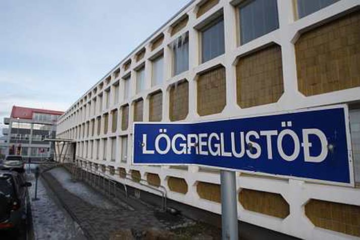 Lögreglustöðin við Hverfisgötu.