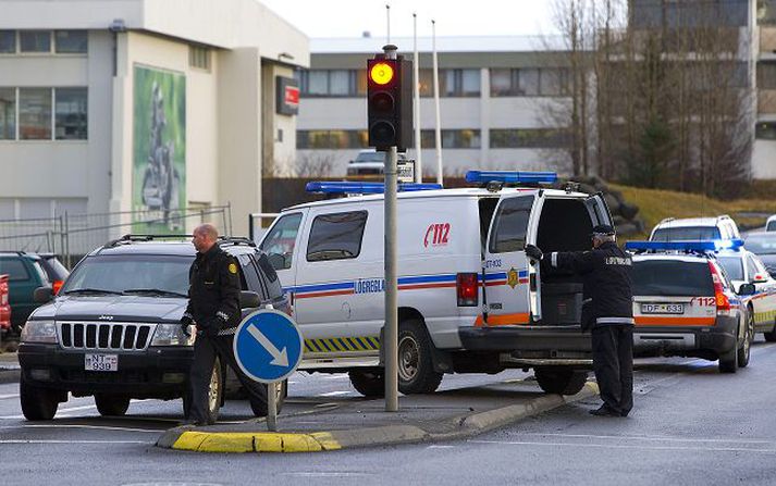 Lögreglan Óvissa ríkir um hvort lögreglustjóri megi rannsaka brot gegn lögreglumönnum í sínu umdæmi. Fimm hæstaréttardómarar munu kveða upp dóm í máli af því tagi á næstunni og þar með væntanlega leggja línuna. mynd úr safni