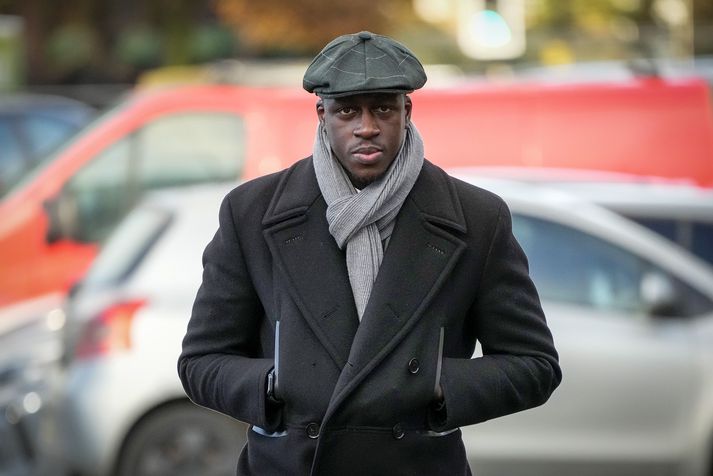 Benjamin Mendy mætir í Chester Crown Court réttarsalinn.