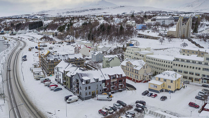 Göngudeild SÁÁ á Akureyri er til húsa í Hofsbót 4 og þjónar öllu Norðurlandi. Um 7.000 komur eru skráðar á deildina ár hvert, að því er segir á heimasíðu SÁÁ.