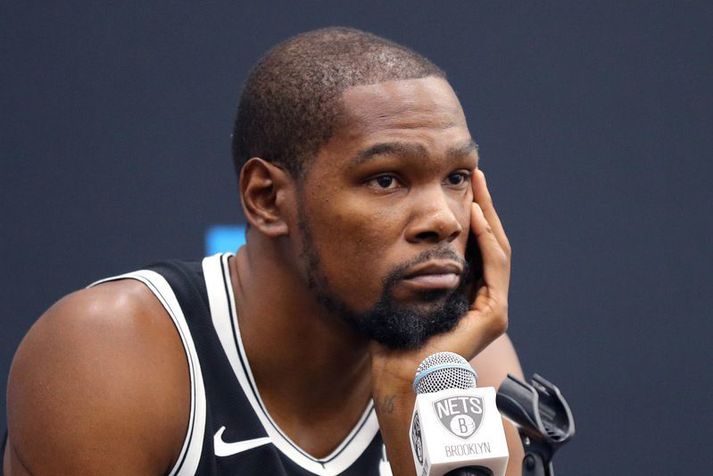 Kevin Durant hefur ekkert getað spilað með Brooklyn Nets á tímabilinu þar sem hann er enn að jafna sig eftir að hafa slitið hásin í lok síðasta tímabils.