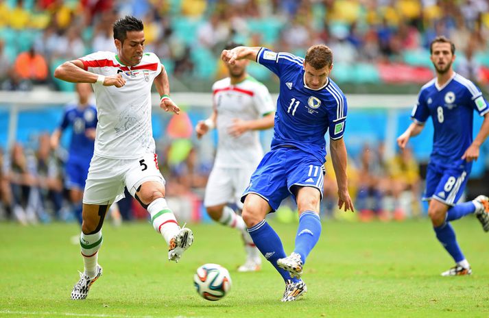 Edin Dzeko skorar í dag.
