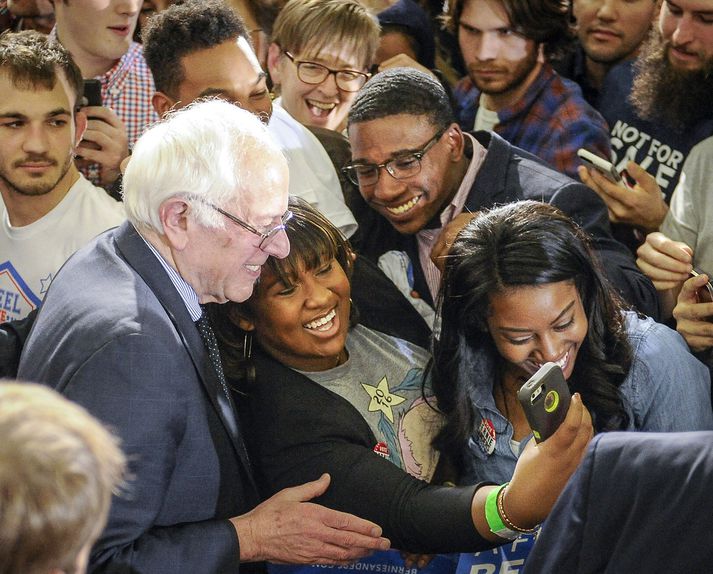 Bernie Sanders er gríðarlega vinsæll á meðal ungs fólks en síður meðal svartra. Kosningaherferð  hans miðar að því að ná til svartra kjósenda.