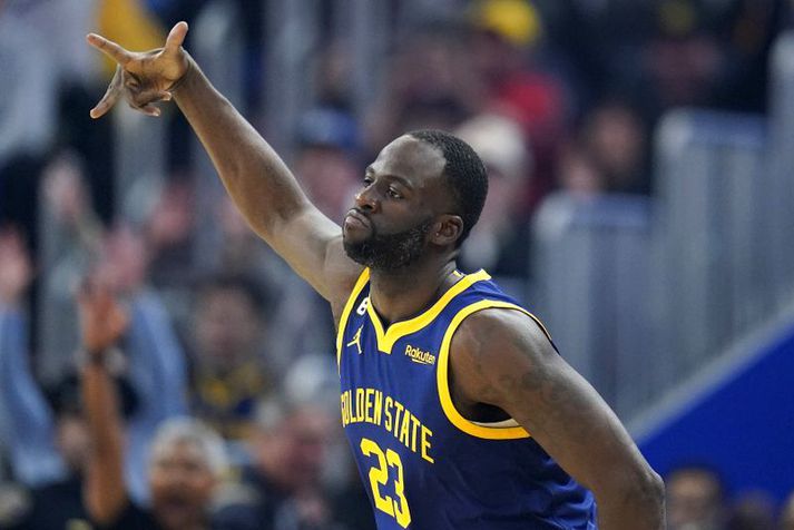 Það eru alltaf einhver læti í kringum Draymond Green hjá Golden State Warriors. Nú þótti dómurum áhorfandi ganga of langt eftir að NBA leikmaðurinn kvartaði í miðjum leik.