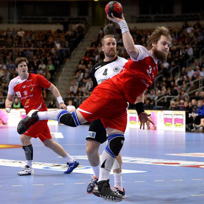 Hundrað prósent Kári Kristjánsson nýtti öll fimm skotin sín í gær en restin af liðinu skoraði aðeins úr 15 af 46 skotum sínum utan af velli. NordicPhotos/Getty