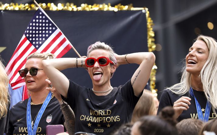 Megan Rapinoe í sigurskrúðgöngunni í New York.