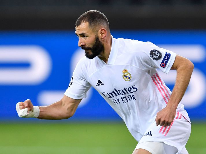 Karim Benzema fagnar marki sínu fyrir Real Madrid gegn Borussia Mönchengladbach í gær.