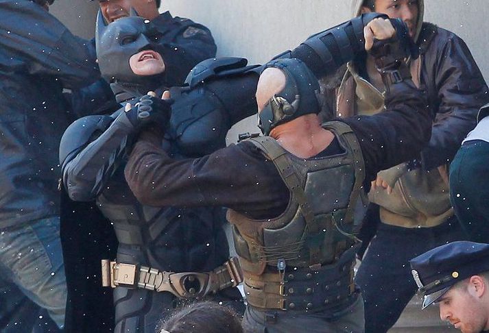 Dark Knight Rises
Leikstjóri: Christopher Nolan
Aðalhlutverk: Christian Bale, Tom Hardy og Anne Hathaway
Söguþráður: Fyrsta stikla myndarinnar, sem var frumsýnd á netinu í vikunni, lofar mjög góðu. Kvikmyndin tekur upp þráðinn átta árum eftir að Leðurblökumaðurinn hrakti Jókerinn á brott. Þrátt fyrir að aldurinn sé farinn að færast yfir hetjuna og kraftarnir farnir að þverra verður hann enn á ný að taka fram búninginn til að kljást við sinn mesta óvin. 
Frumsýnd: 20. júlí