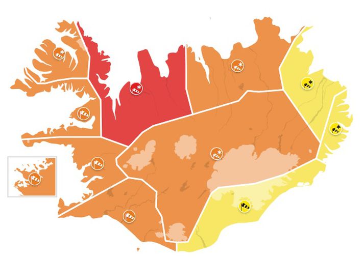 Rauð veðurviðvörun tekur gildi klukkan 17 á morgun á Ströndum og Norðurlandi vestra.