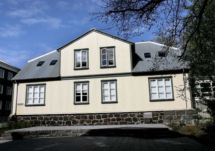 Baugur  Höfuðstöfðar Garðastræti 6