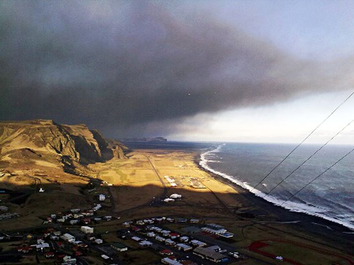 Það getur valdið óþægindum fyrir bændur aki menn hratt um gossvæðið.