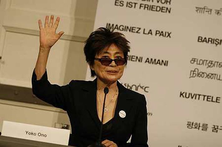 Yoko Ono verður ætlar að sýna verk sín í Brasilíu.