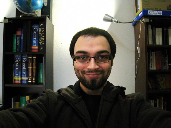 Alex Mannan tók sér notendanafnið Geir Haarde á Facebook því honum þótti margar spurningarnar of persónulegar.
