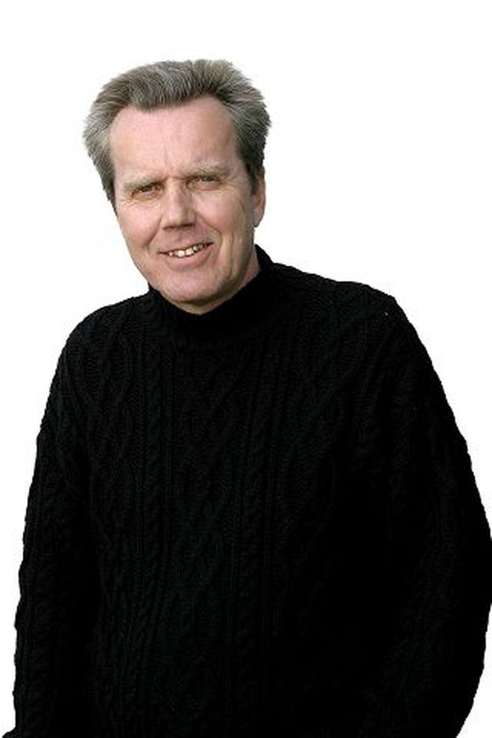 Eiríki Jónssyni þykir gufan í Sundhöll Reykjavíkur vera of köld. Katrín Irvin, rekstrarstjóri Sundhallarinnar. segir það ekki rétt, gufan sé hárrétt stilt.
Fréttablaðið/Anton