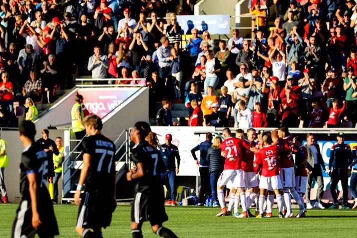 Valsmenn fagna marki á móti Sheriff Tiraspol í Evrópukeppninni fyrir þremur árum.