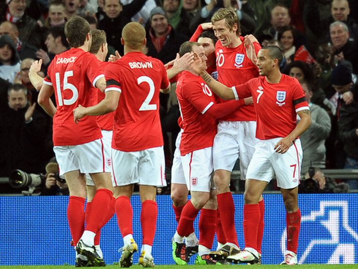 Peter Crouch fagnar öðru marka sinna í kvöld.