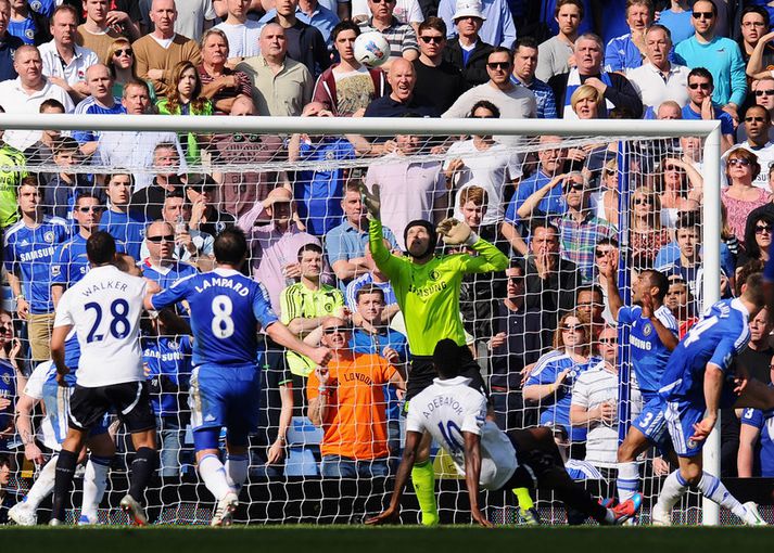 Cech þurfti að taka á honum stóra sínum í fyrri hálfleik.