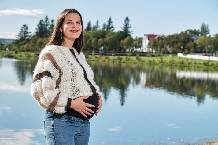 Ólétta óperusöngkonan Kristín Sveinsdóttir ræddi við blaðamann um tónlistina og lífið. 
