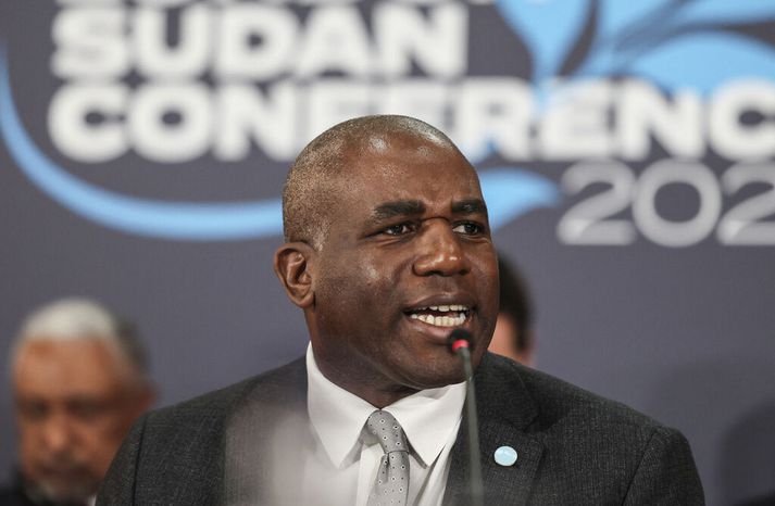 Breski utanríkisráðherrann David Lammy hugðist taka á móti mörgum starfsbræðrum sínum í London í dag til að ræða málefni Úkraínu og Rússlands. Fundinum hefur nú verið frestað. 