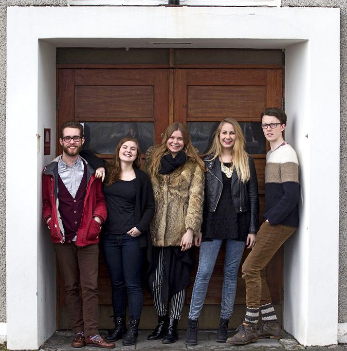 Spegilbrot skipa, ásamt Hallfríði, þau Auður Friðriksdóttir, Guðmundur Felixson, Sigurlaug Sara Gunnarsdóttir og Þorvaldur Sigurbjörn Helgason.