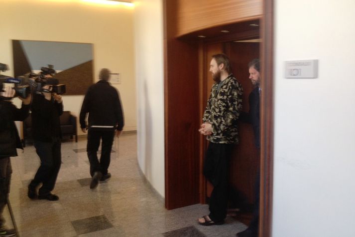 Guðgeir Guðmundsson í Héraðsdómi Reykjavíkur í morgun. Hann sýndi engin svipbrigði þegar dómurinn var kveðinn upp. Í mati geðlækna segir að hann geti ekki myndað geðtengsl við annað fólk.