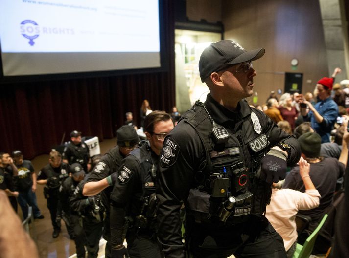 Lögreglan í Seattle hefur haft hendur í hári árásarmannsins. Myndin tengist efni fréttarinnar ekki með beinum hætti.