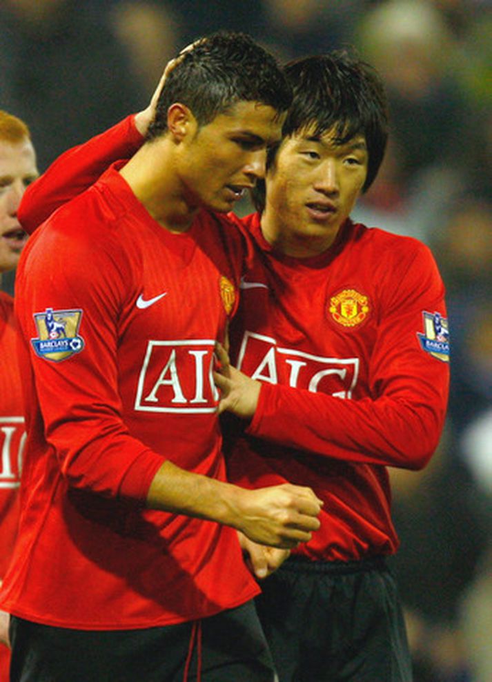 Cristiano Ronaldo og Ji-Sung Parka fagna öðru marki þess fyrrnefnda gegn West Brom.