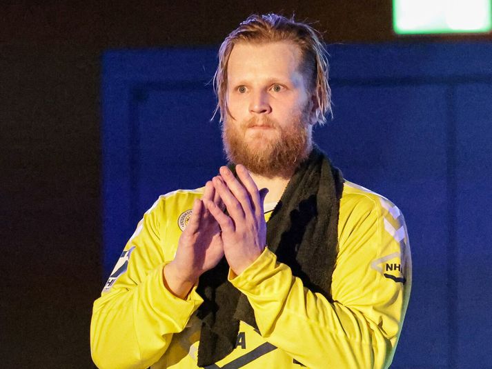 Sveinbjörn Pétursson verður áfram í Ísrael. 