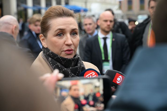 Mette Frederiksen, forsætisráðherra Danmerkur, ræði við fréttamenn við upphaf öryggisráðstefnunnar í München í morgun.