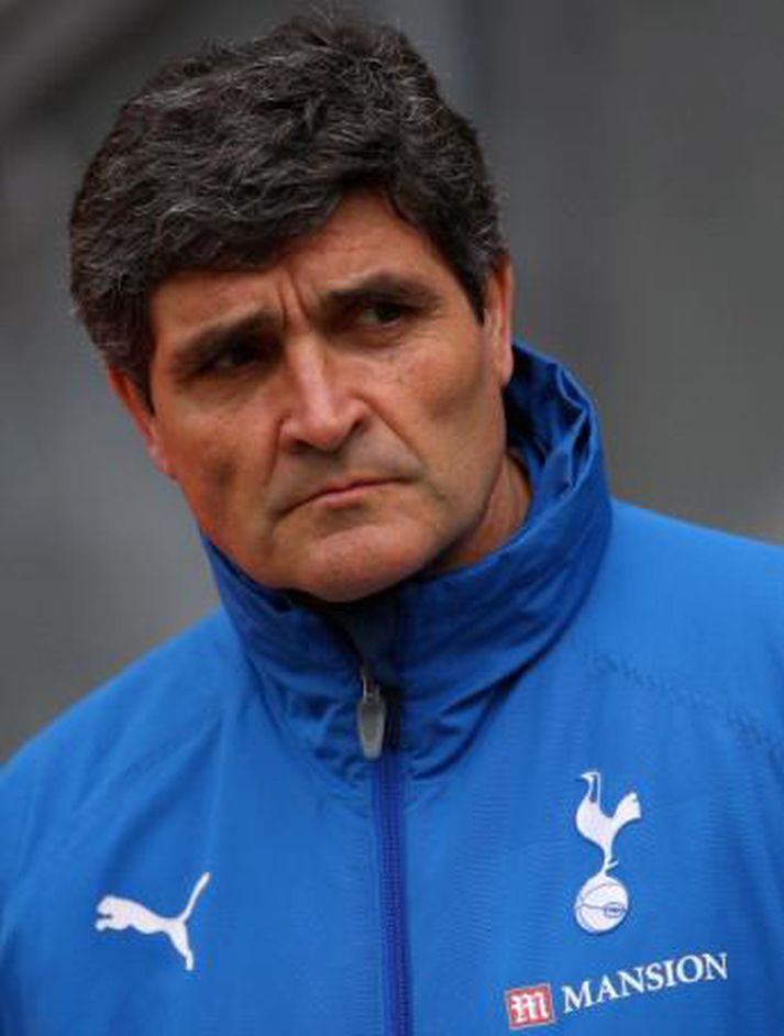 Juande Ramos, knattspyrnustjóri Tottenham, er með augun á argentínskum varnarmanni.